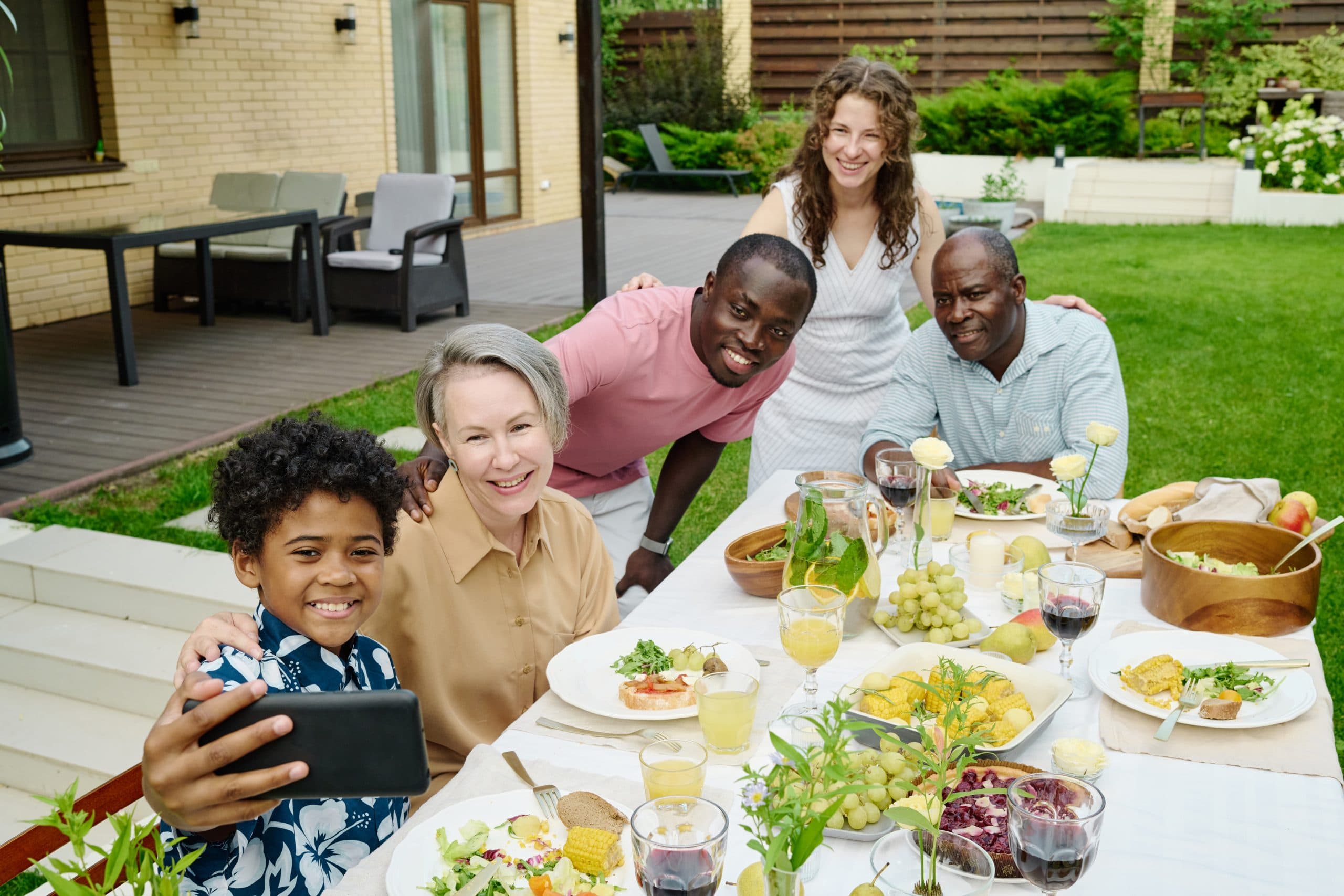 How to have thriving relationships with family and friends